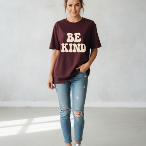 Be Kind Women Classic oversized T-Shirt - Maroon
